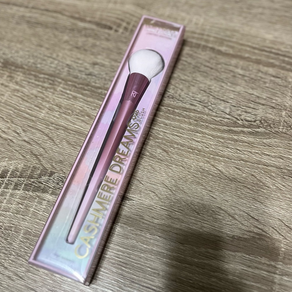 Real Techniques Highlighter Brush